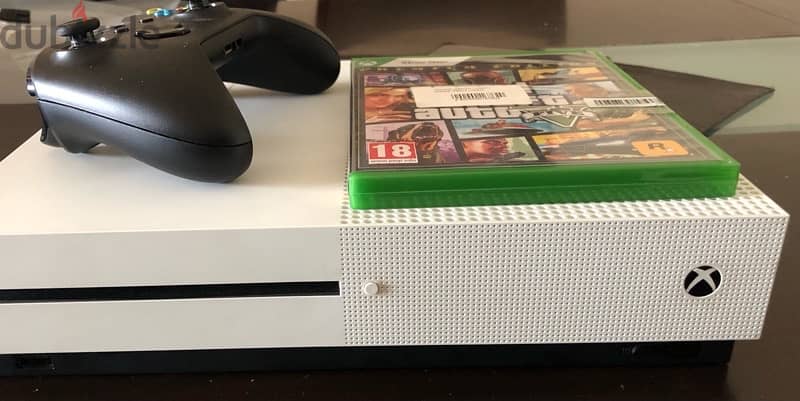 Xbox 1s like new gta5 and controller 0