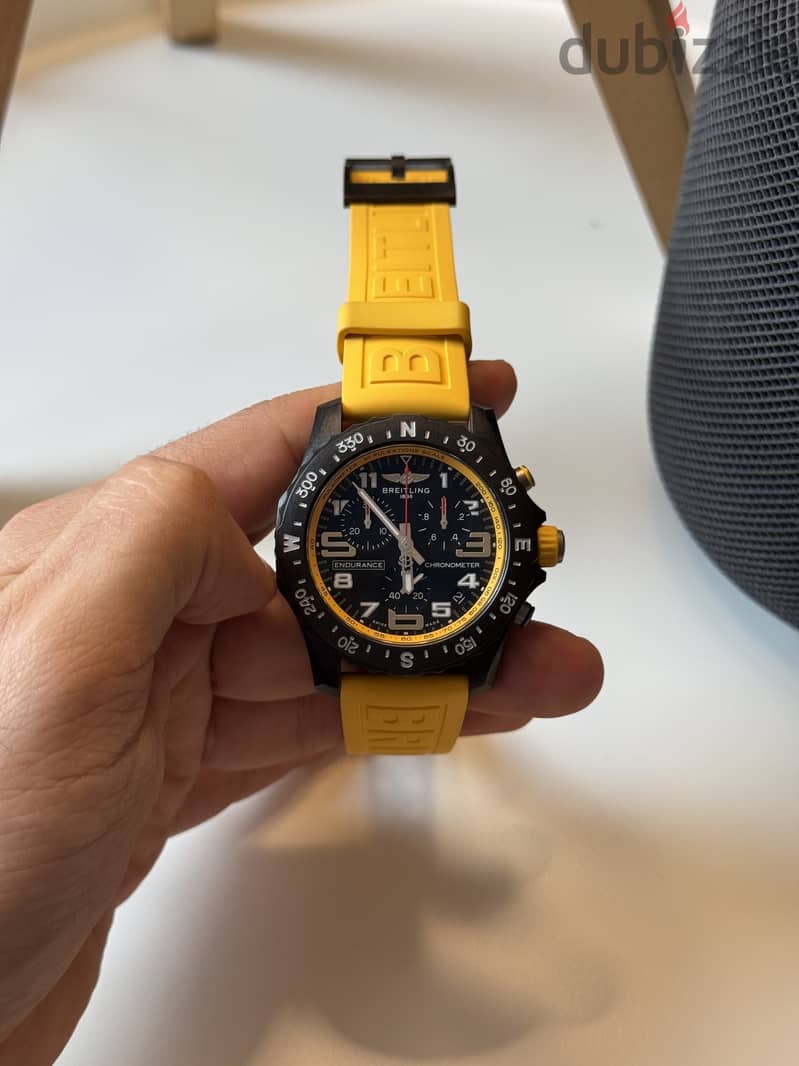 Breitling Endurance Pro 44 | Yellow with extra strap 3