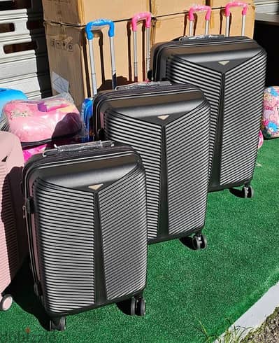 50% OFF SwissTech Unbreakable polycarbonate set of 3 suitcases luggage