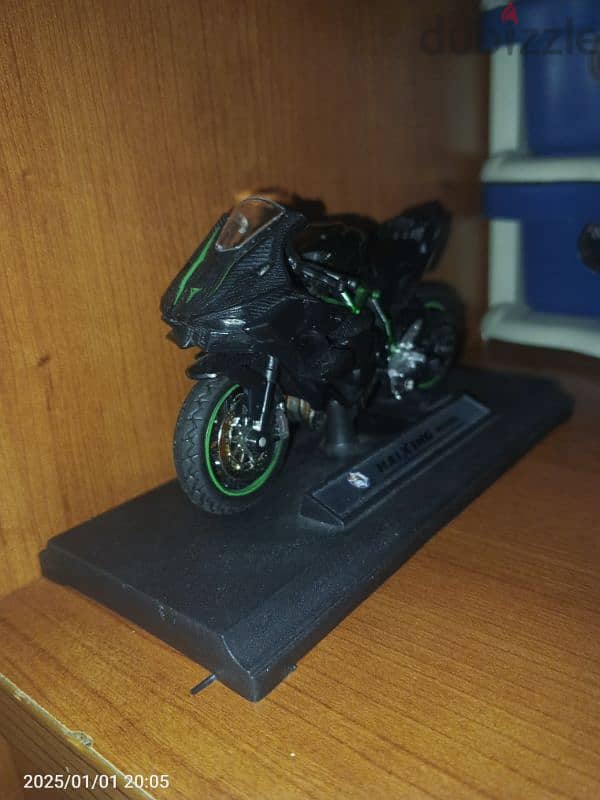 Motorcycle Kawasaki ninja h2r model 2