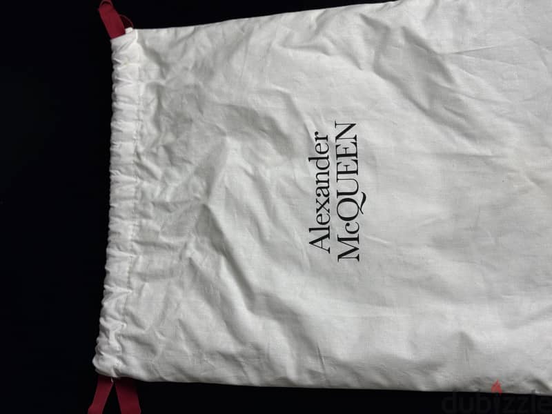 Luxuary Alexandre Mcqueen Handbag -- Used once. 9