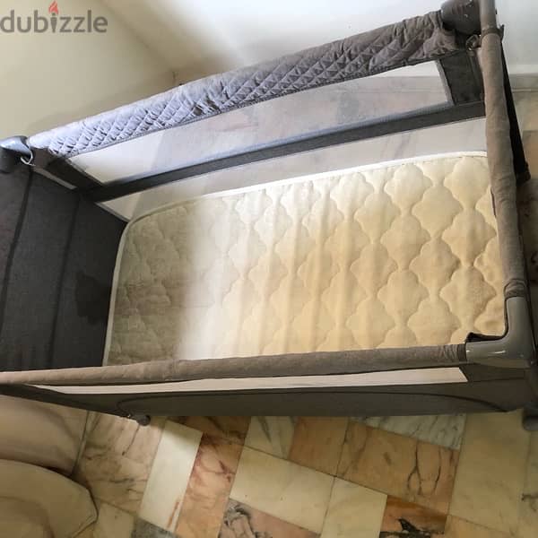 portable and foldable baby bed + mattress 1