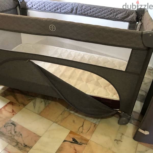 portable and foldable baby bed + mattress 4