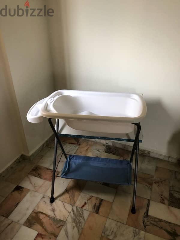 bath tub and changing tray 1