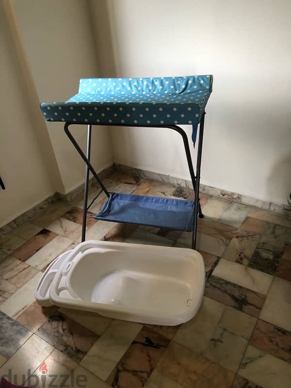 bath tub and changing tray 3