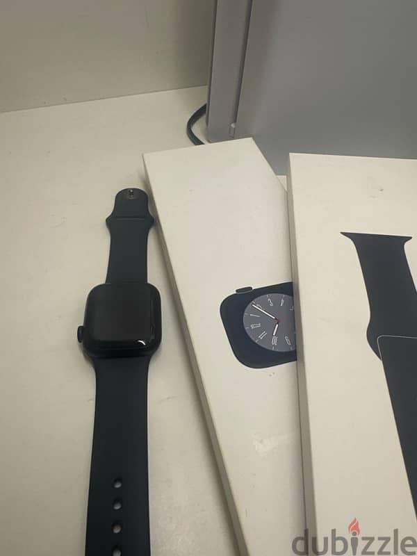 Apple watch series 8 , 41mm , 100% battery (comes with extra straps) 0