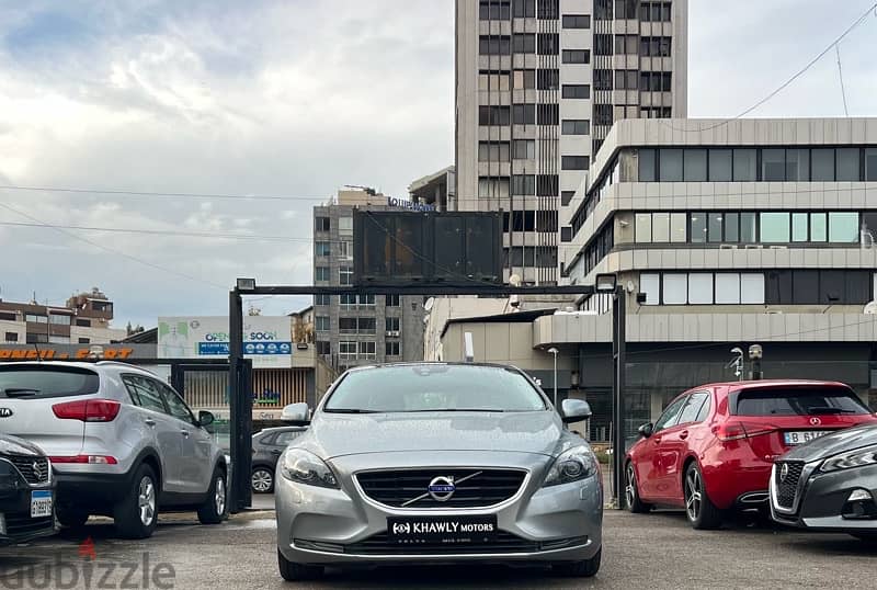 Volvo V40 T4 One owner (Like new) 0