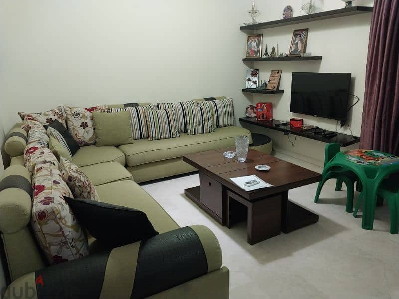 Living room with coffee table and TV 0