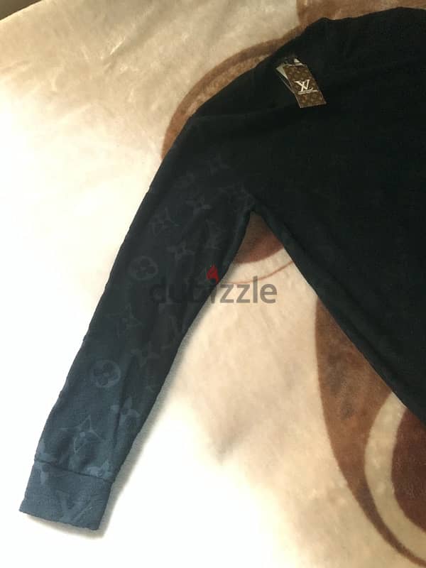 size medium black color from turkey 2