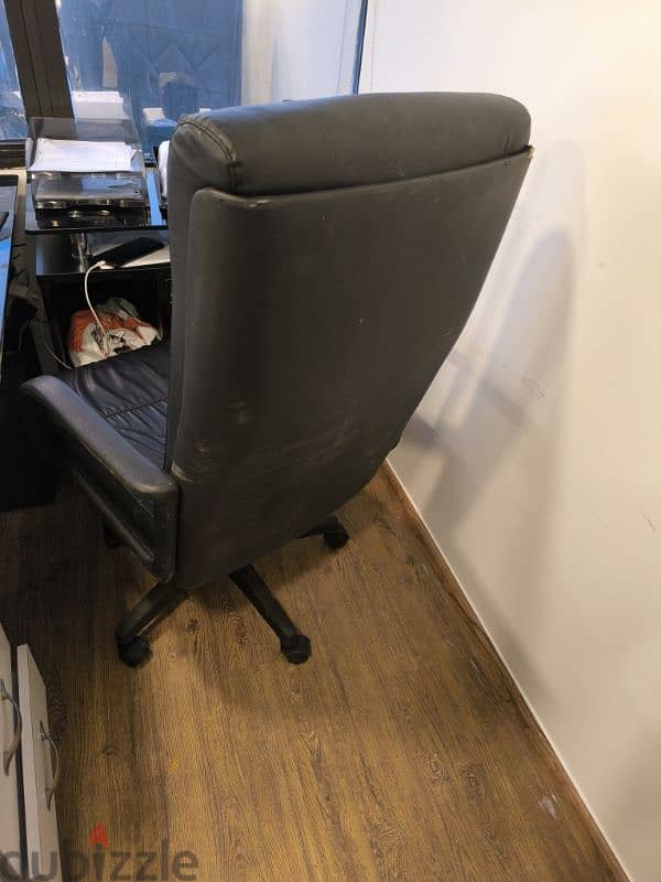 Used Chair like new 1