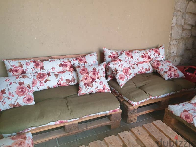 4 sofas and table for sale 3