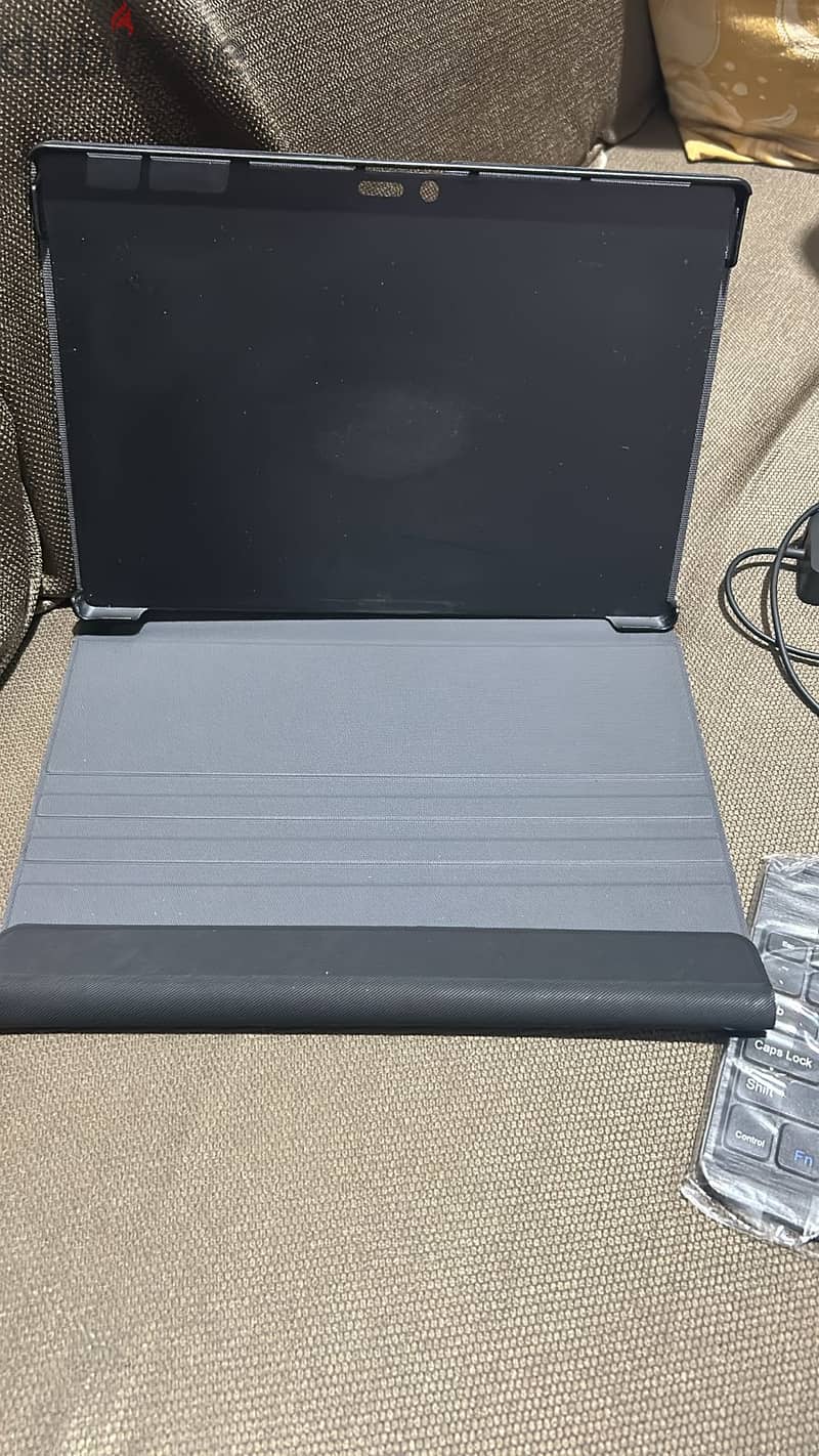 Microsoft Surface Core i7 7th (2 in 1 - Still New not used) 8