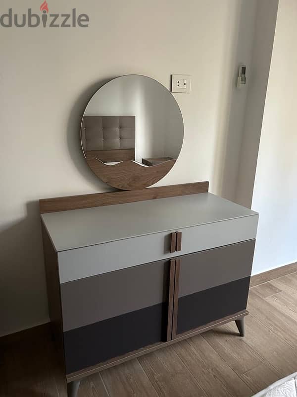 Modern Bedroom Set (Great condition) 5