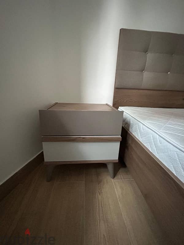 Modern Bedroom Set (Great condition) 9