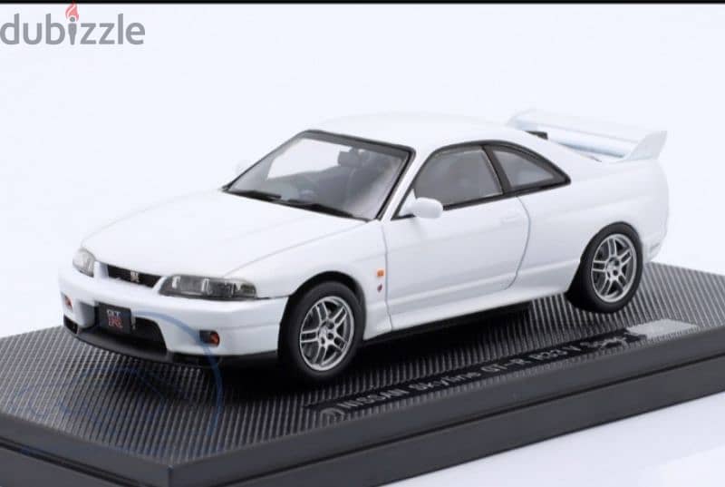 Nissan Skyline GT-R R33 V spec (1995) diecast car model 1;43. 1