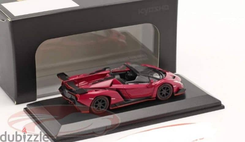 Lamborghini Veneno Roadster diecast car model 1;64. 4