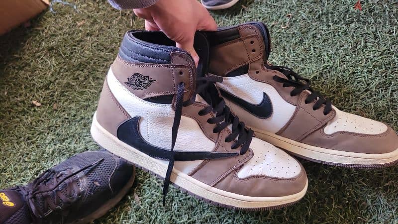 travis scott high mocha Jordan's 4