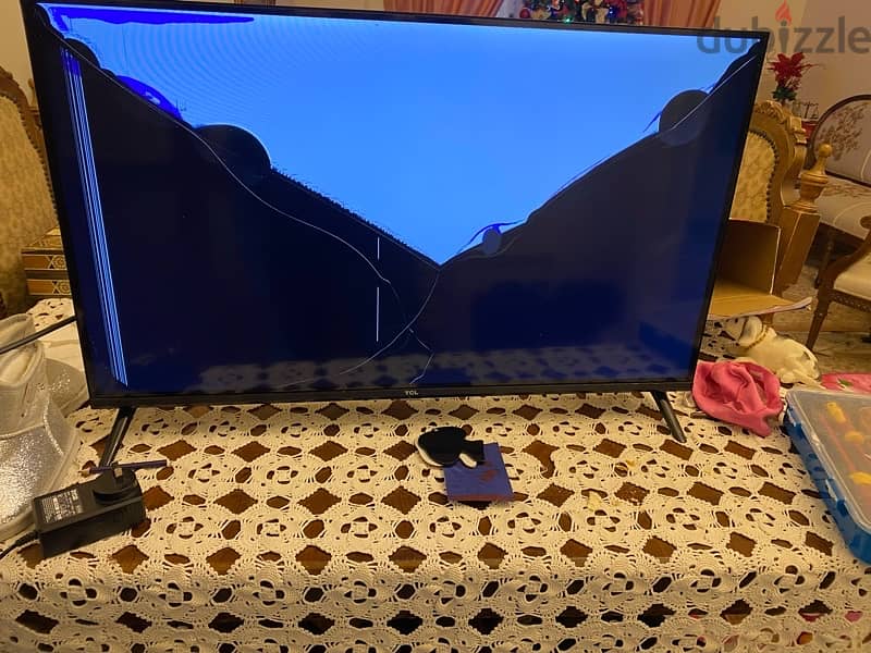 smart tv, 32 inch , broken screen , used 2 months only 3