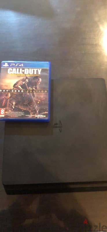 Playstation 4 barely used with COD advanced warfare day zero edition