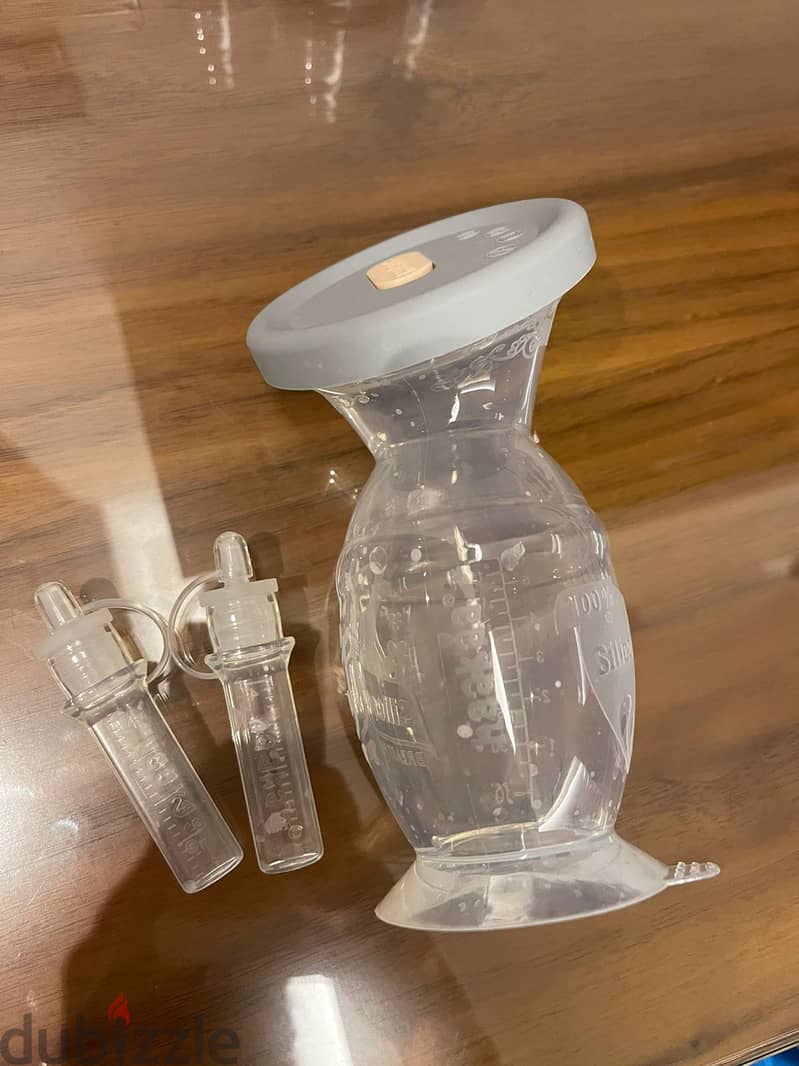 Haakaa manual breast pump + 2 colostrum collectors  New  40$ 0