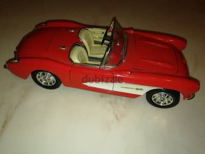 Chevrolet corvette 1957 diecast scale 1/18  by Burago made in Italy