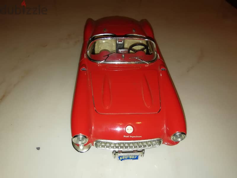 Chevrolet corvette 1957 diecast scale 1/18  by Burago made in Italy 1