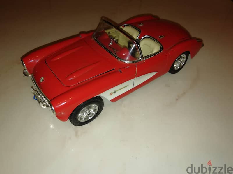 Chevrolet corvette 1957 diecast scale 1/18  by Burago made in Italy 2