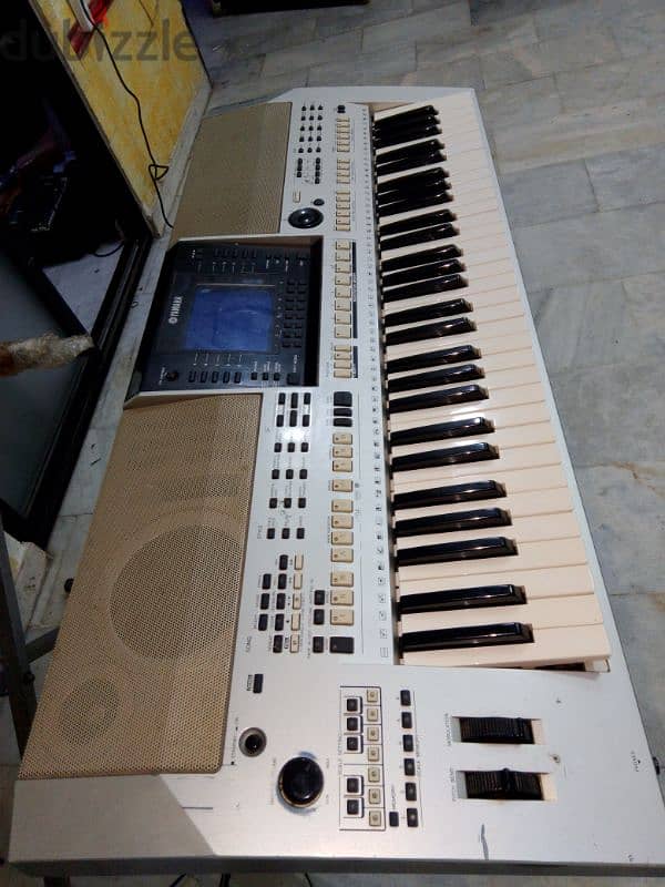 Yamaha psr 700 1