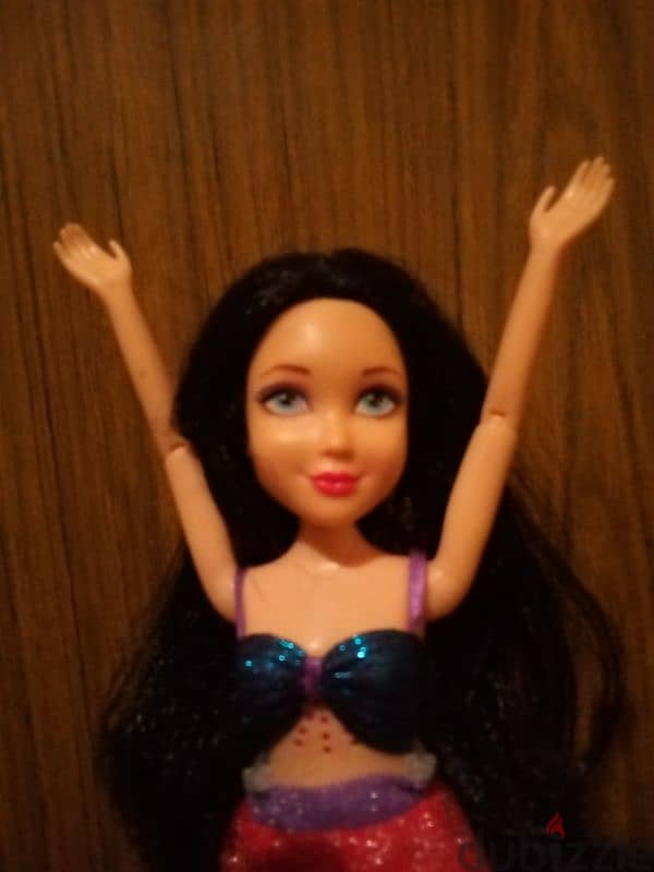 TEEN BEACH -LELA SINGER working machine as new Disney doll=18$ 2