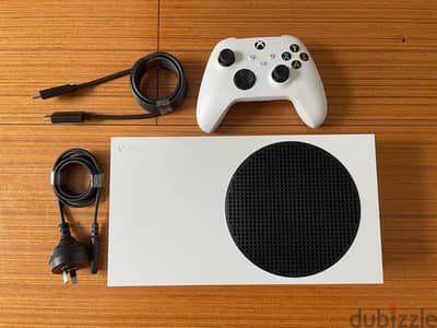 Barely Used Xbox Series S Bundle with Extra Controller and Top Games