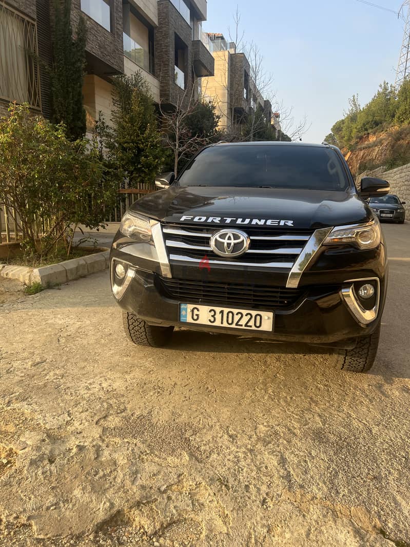 Toyota Fortuner 2017 V6 0