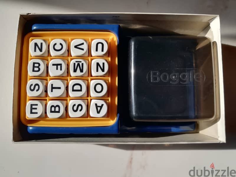 Boggle vintage board game 1