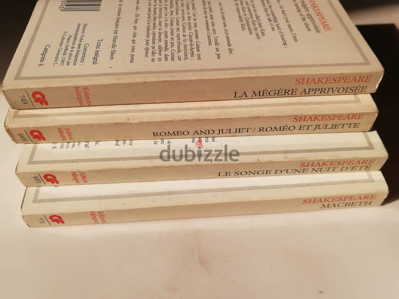 5 pocket books by Shakespeare in French 1