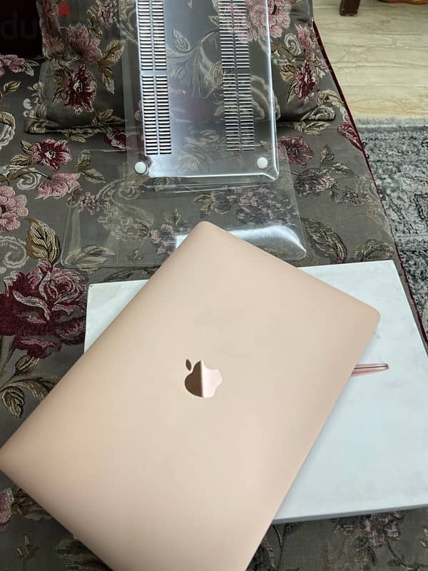 Macbook air M1 2020 13 inch Gold 256gb/8gb like new 1