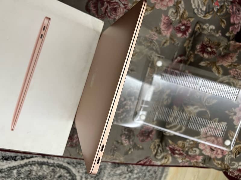 Macbook air M1 2020 13 inch Gold 256gb/8gb like new 7