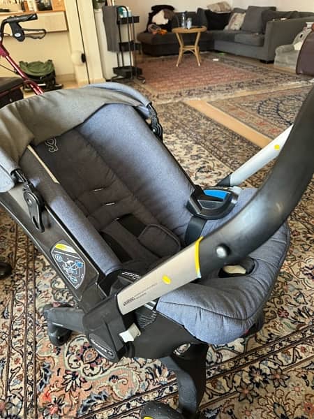 Doona carseat/stroller 3