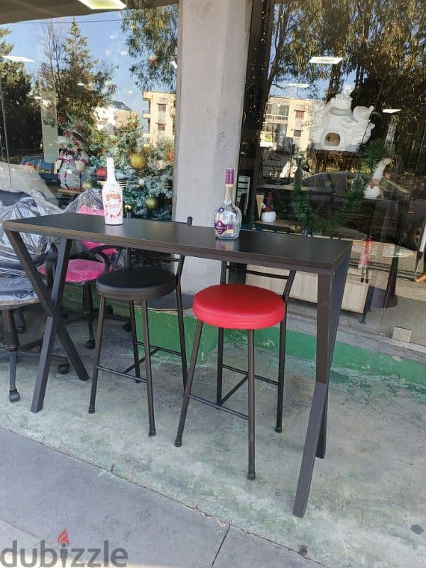 Bar with chairs. بار مع كرستين 0