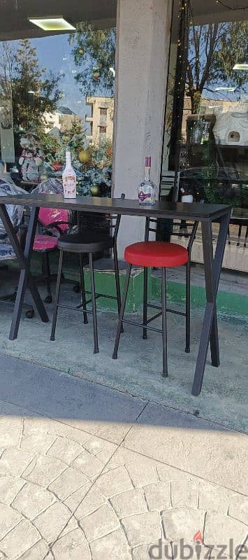 Bar with chairs. بار مع كرستين 1