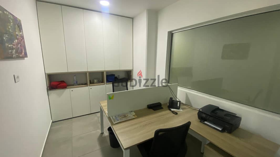 Office for rent in Sin El Fil مكتب للإيجار في سن الفيل 0