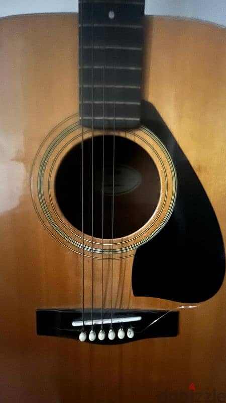 yamaha acoustic guitar (comes with new strings) 2