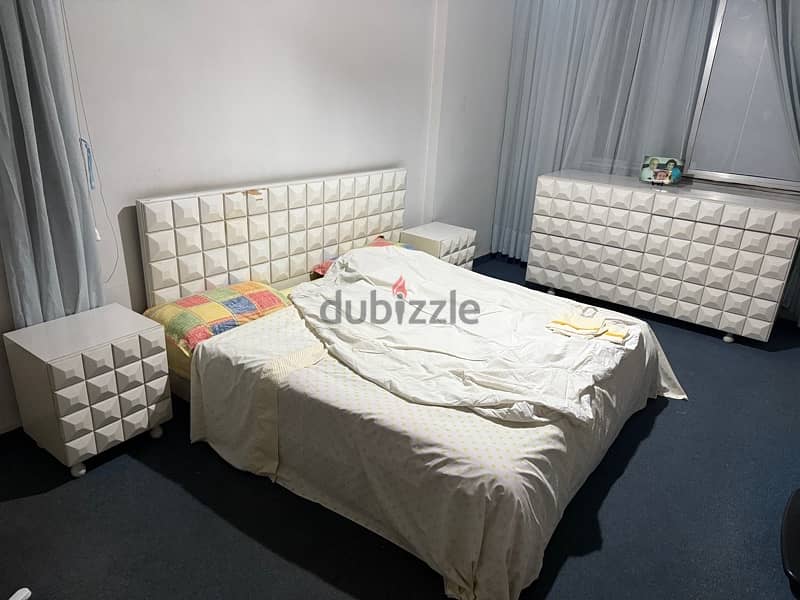 King size bed + 2 drawer set 1