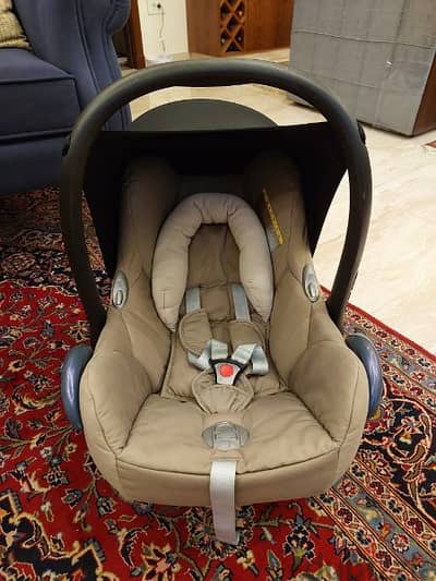 Maxi Cosi New Born Carrier +  Base with Iso Fix