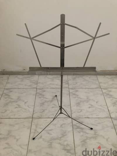 Musical score sheet stand