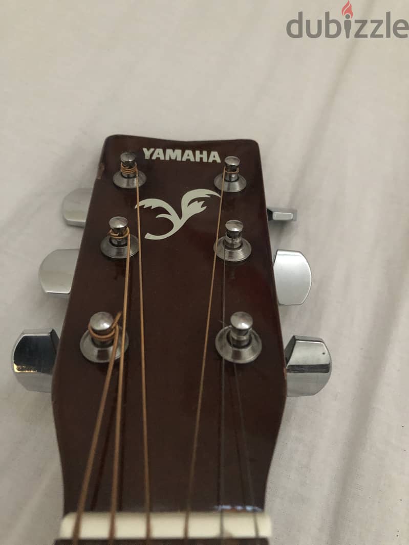 Accoustic Guitar Yamaha 1