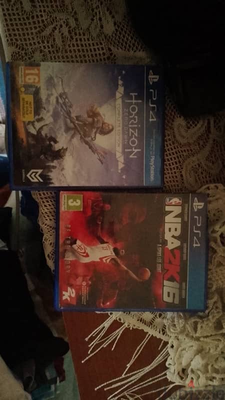 ps4 slim +2 controllers original+all this cds fc25 new and more 2