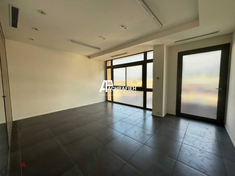 Office For Rent in Downtown - مكتب للأجار في وسط بيروت 0