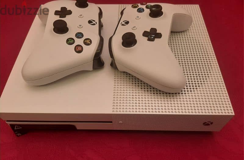 Xbox One 1TB (used like new) with 2 controllers 0