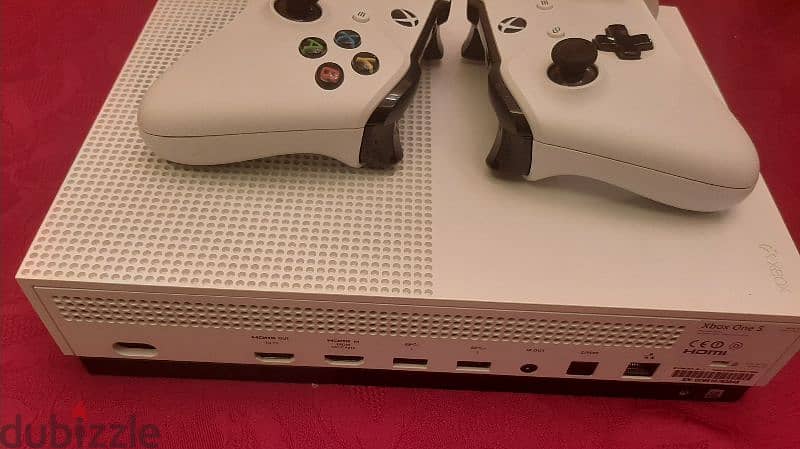 Xbox One 1TB (used like new) with 2 controllers 2