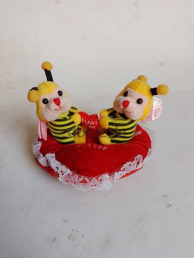 bee's with heart