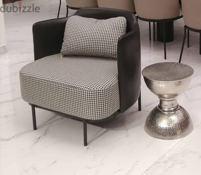 hand hammered table طاولة مدقوقة Artisana 1